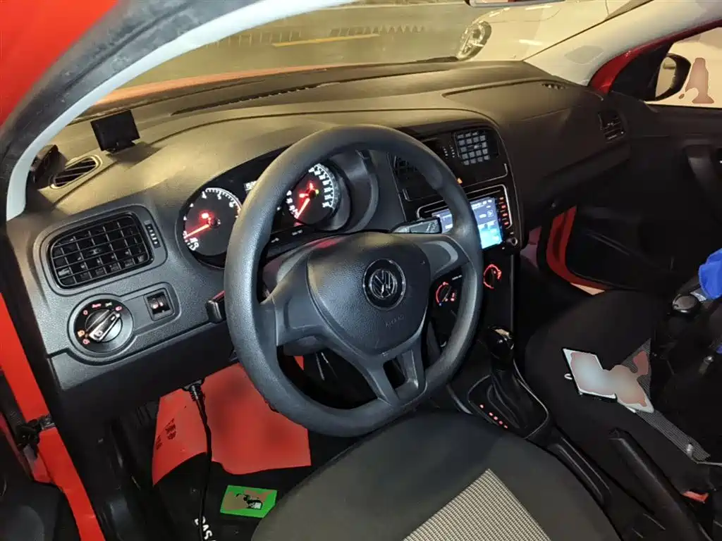 Volkswagen Polo 2016 1.4L Automatic Trend фото 10