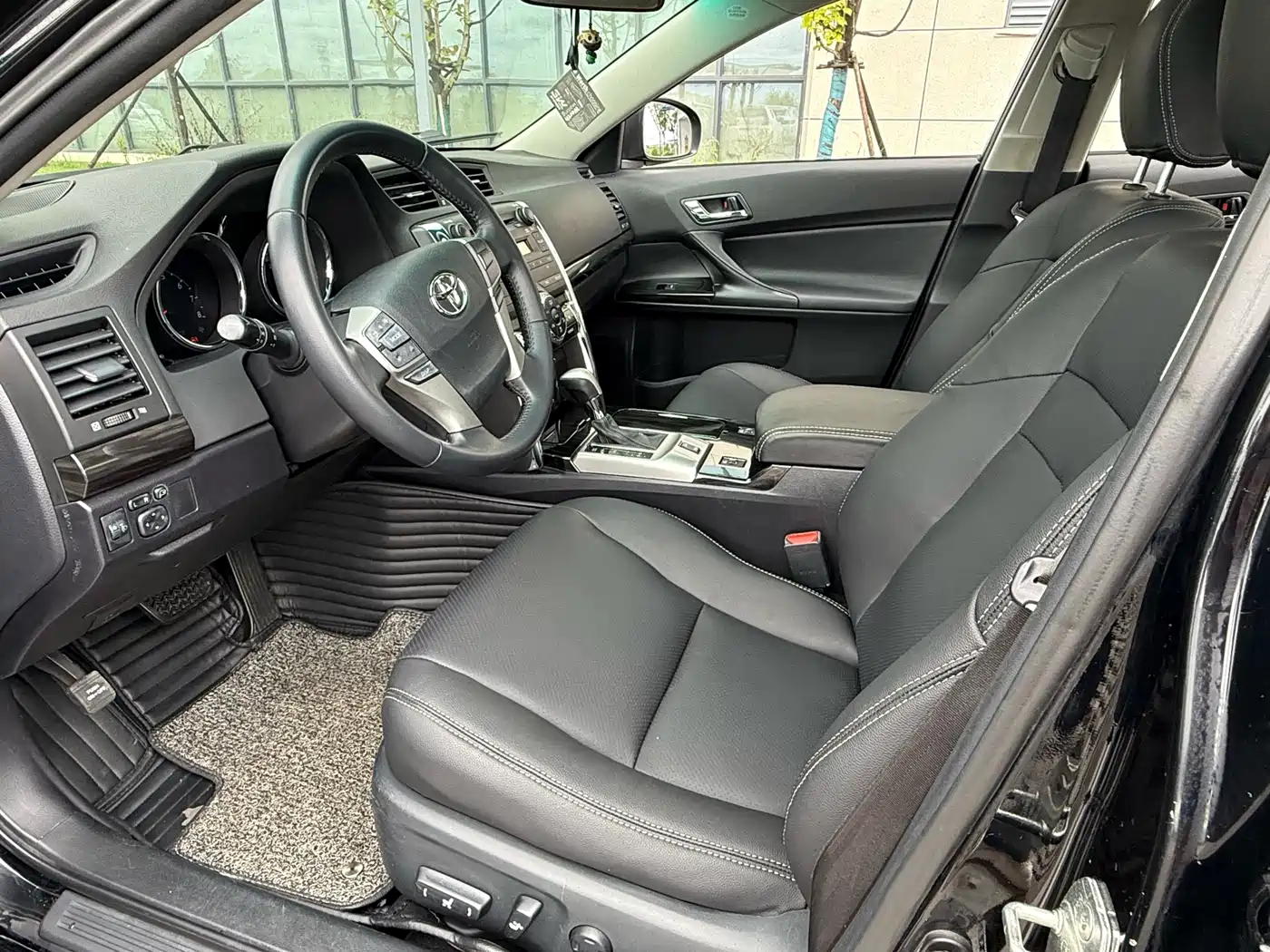 Toyota Reiz 2010 2.5V Elegance Elite Edition фото 4