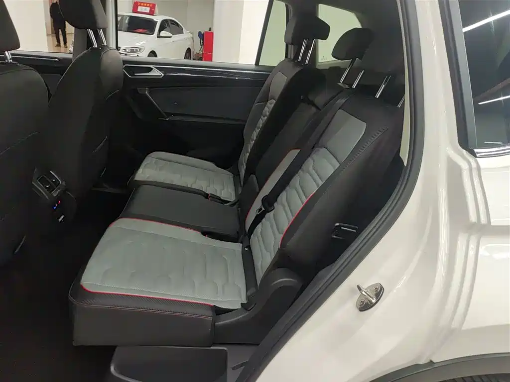 Volkswagen Tiguan L 2022 380TSI Automatic 4WD R-Line Flagship 7-Seater фото 17