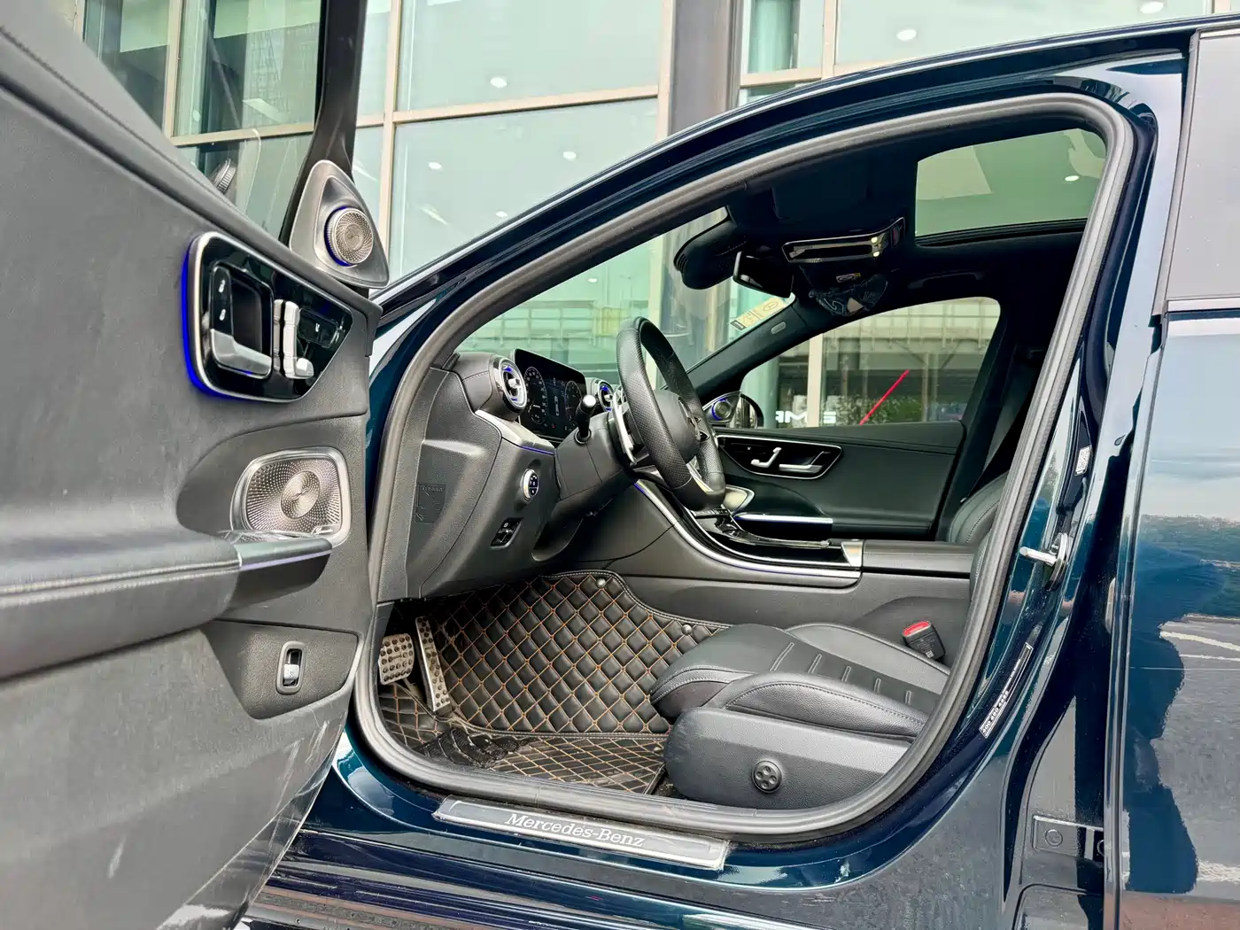 Mercedes-Benz C-Class 2023 C 260 L Night Edition Sport фото 4