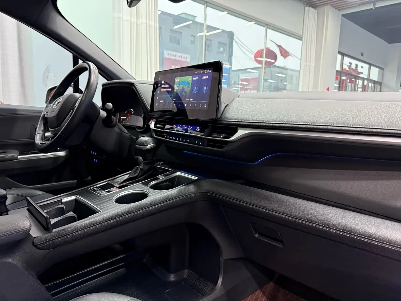 Toyota Sienna 2021 2.5L Hybrid Premium Edition фото 8