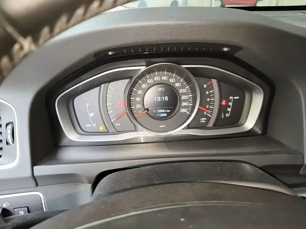 Фото 12 - Volvo S60