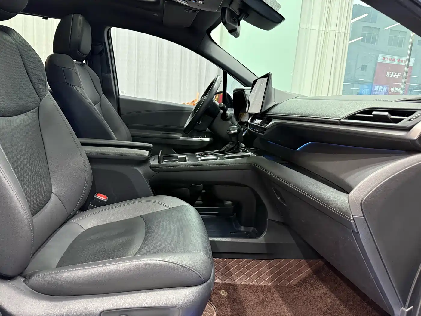 Toyota Sienna 2021 2.5L Hybrid Premium Edition фото 9