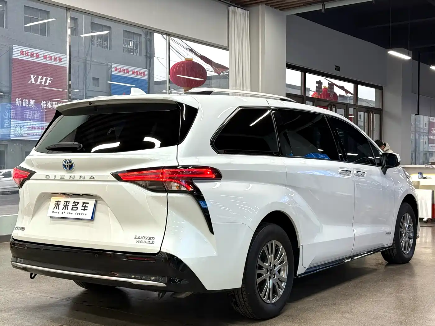 Toyota Sienna 2021 2.5L Hybrid Premium Edition фото 16