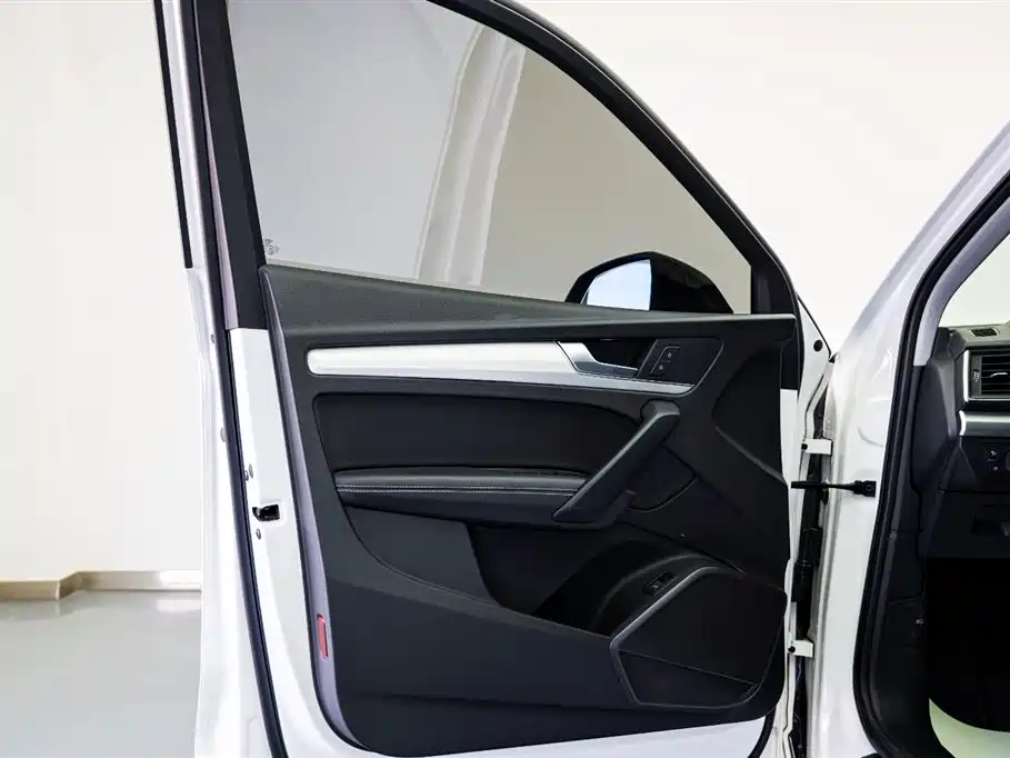 Audi Q5L 2020 Facelift 40 TFSI Honor Fashion фото 10