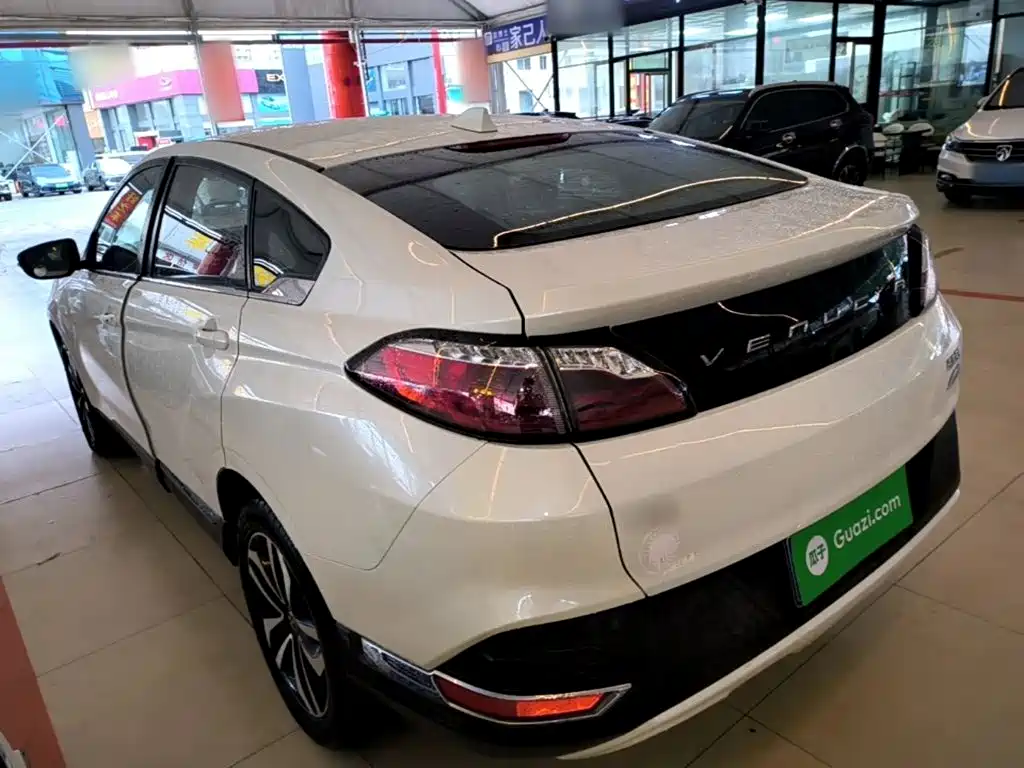 Venucia T90 2018 2018 2.0L CVT Smart Connection Fashion Edition China V