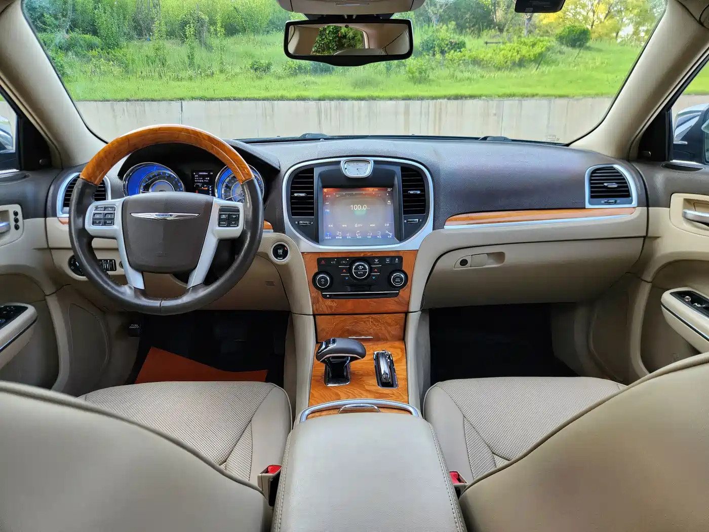 Chrysler 300C (Import) 2014 2013 Model 3.6L Premium Comfort Edition
