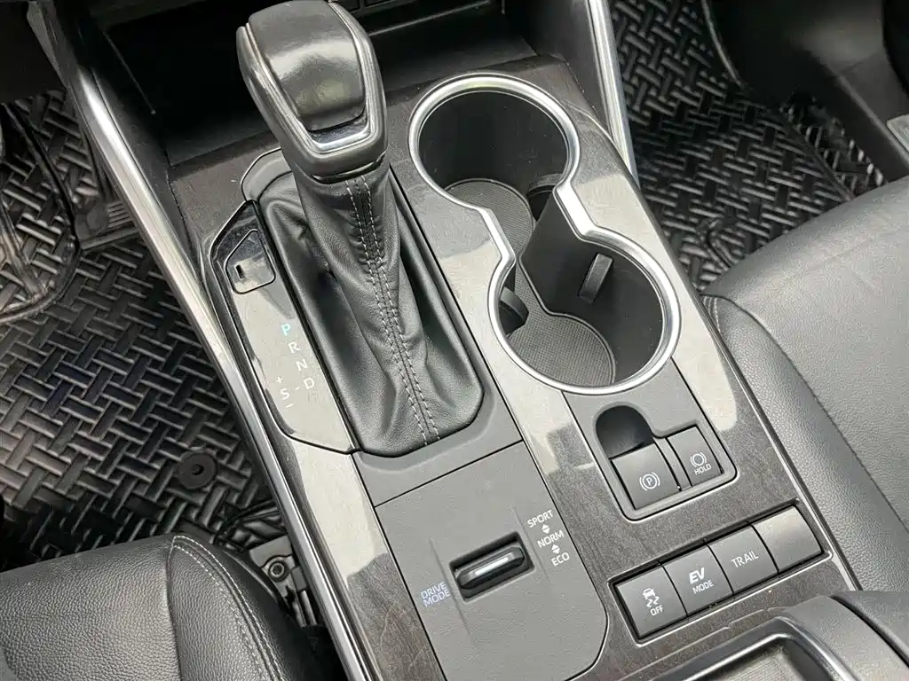 Toyota Crown Kluger 2022 2.5L HEV 4WD Premium Edition фото 19