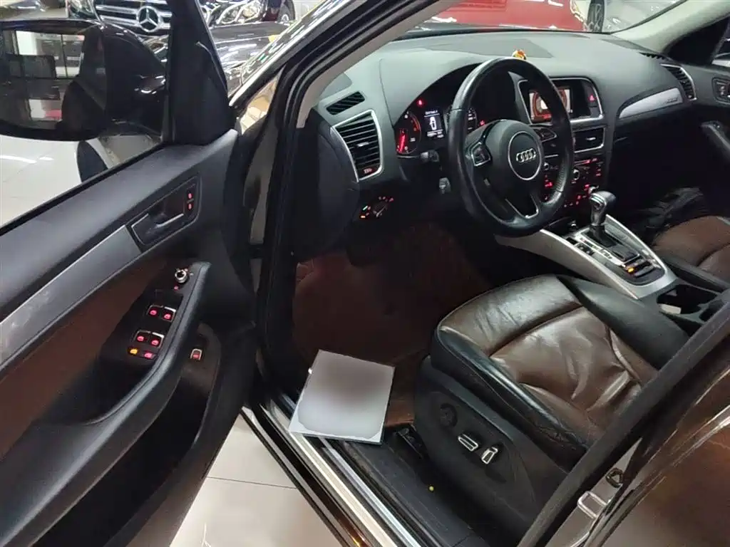 AUDI Q5