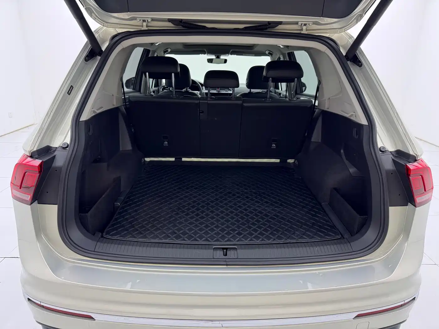 Volkswagen Tiguan L 2021 330TSI Automatic 2WD R-Line Premium фото 24
