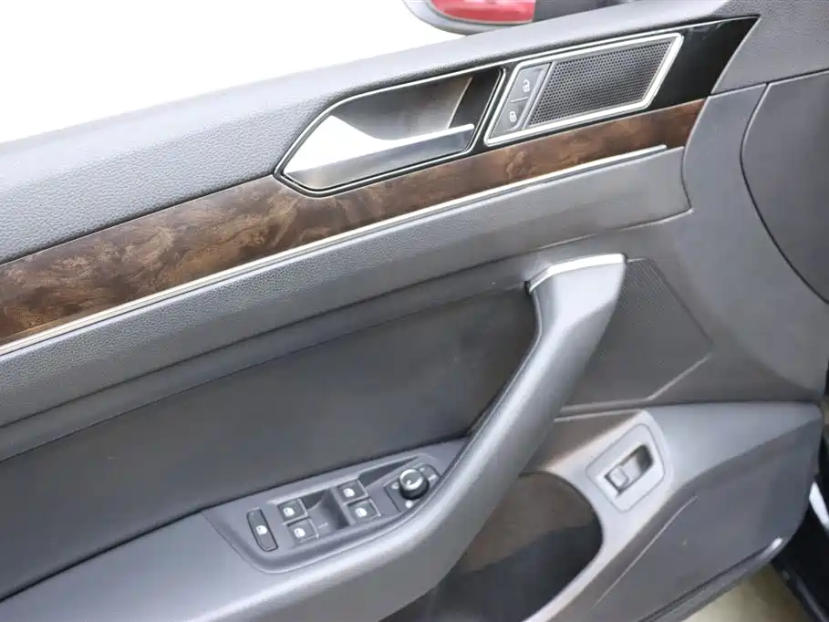 Volkswagen Magotan 2019 330TSI DSG Luxury China V фото 11