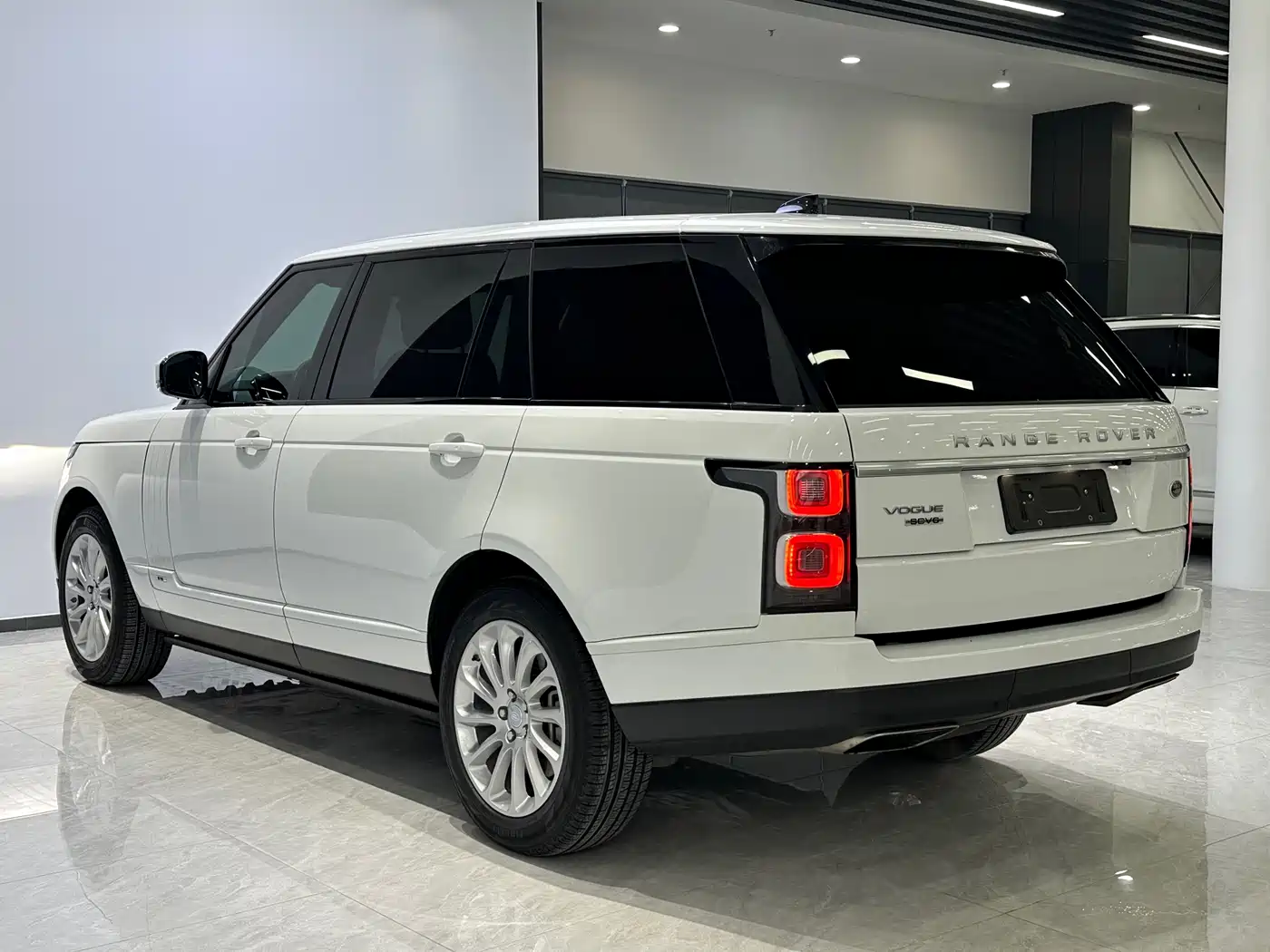 Land Rover Range Rover 2018 3.0 SC V6 Vogue Heritage Extended Edition фото 6