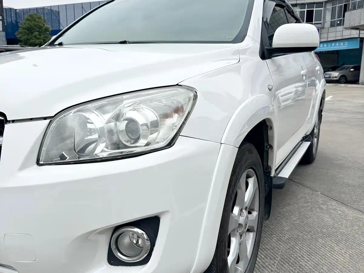 Toyota RAV4 Rongfang 2009 2.4L Automatic Luxury Navigation Edition фото 16
