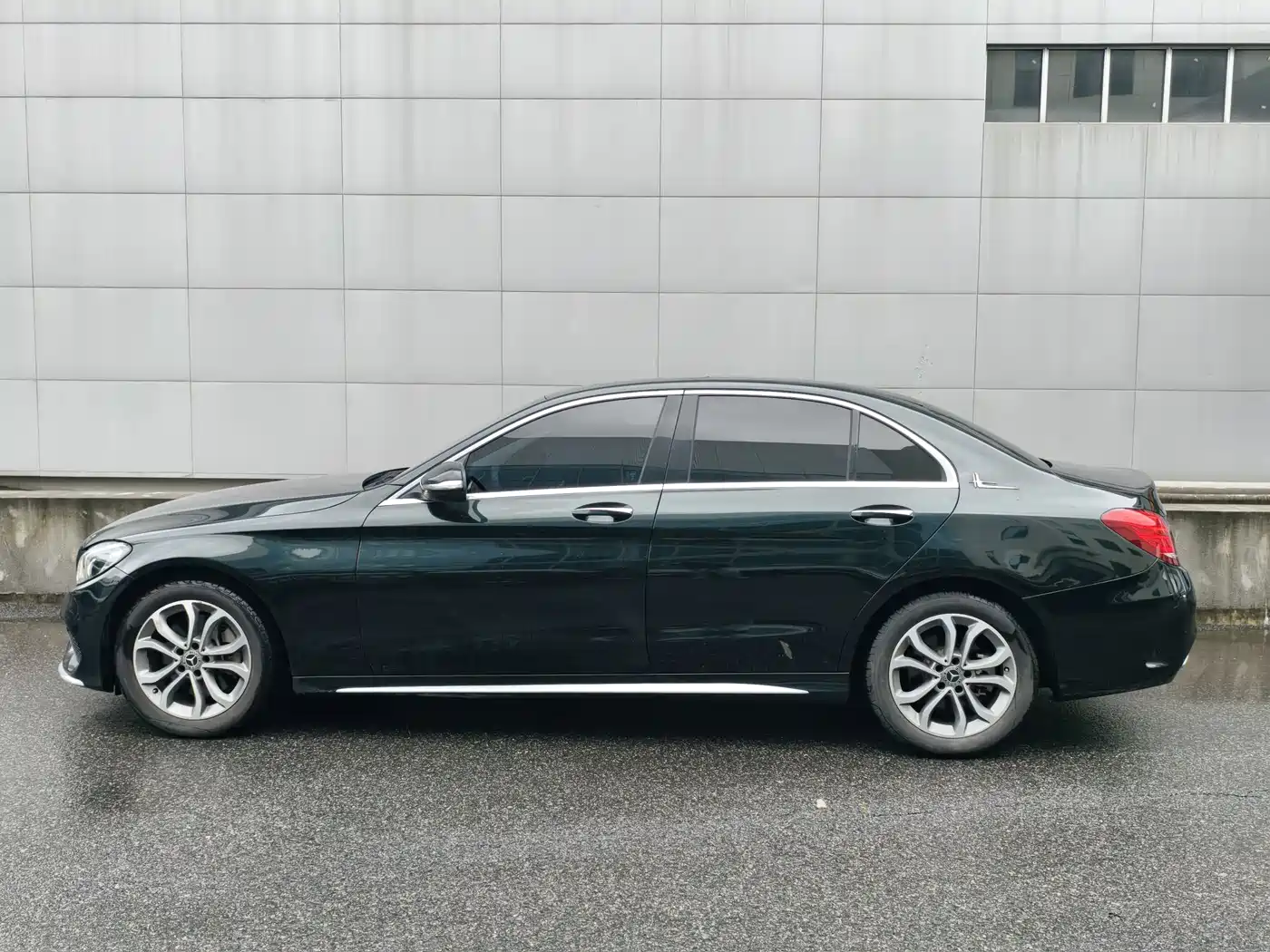 Photo 17 - Mercedes-Benz C-Class