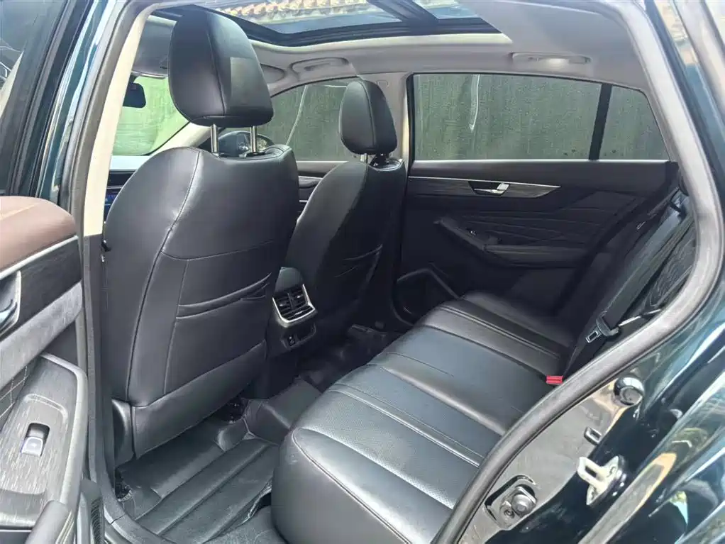 DONGFENG YI HYUN MAX