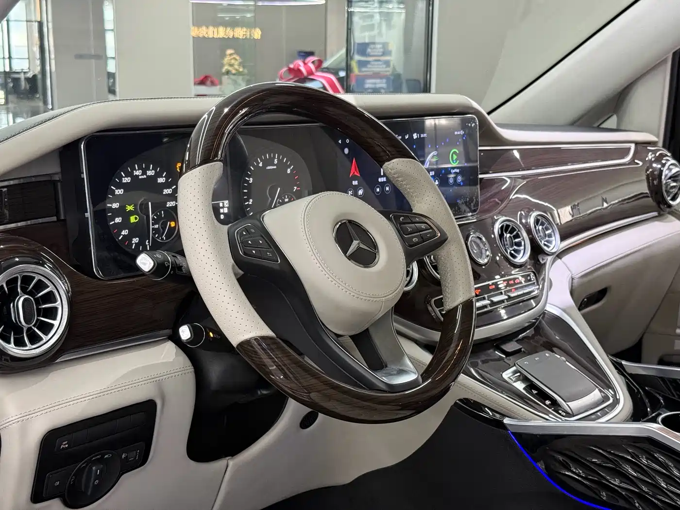 Mercedes-Benz Vito 2023 2.0T Business 7-Seater фото 5