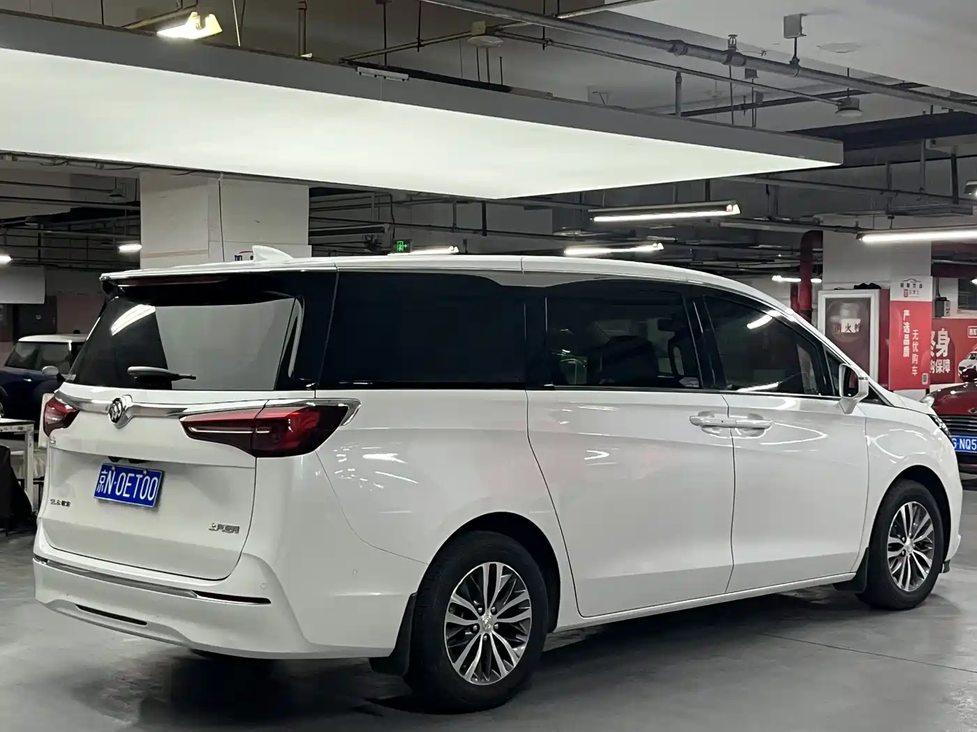Buick GL8 2021 ES Landlord 653T Premium фото 3