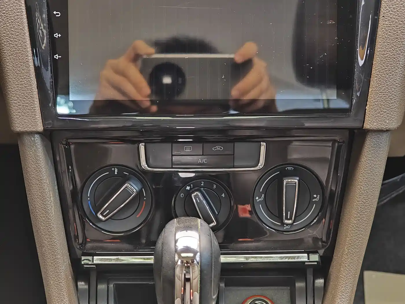 Volkswagen Bora 2014 1.6L Automatic Comfort Edition фото 16