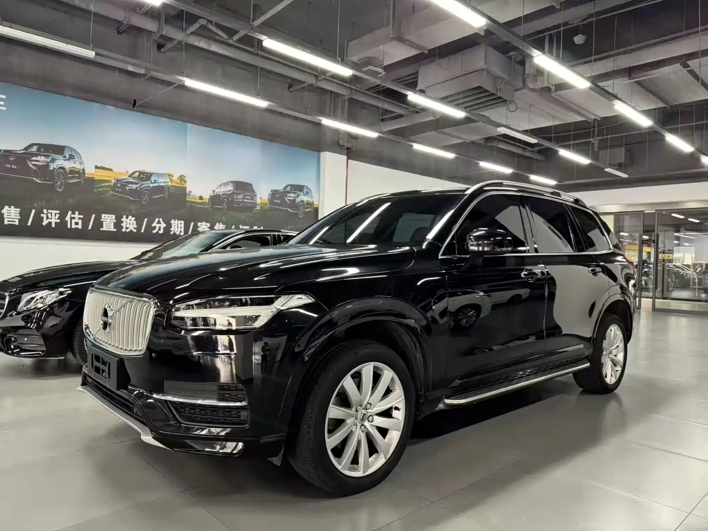 Volvo XC90 2017 2018 T6 Momentum 7-Seater