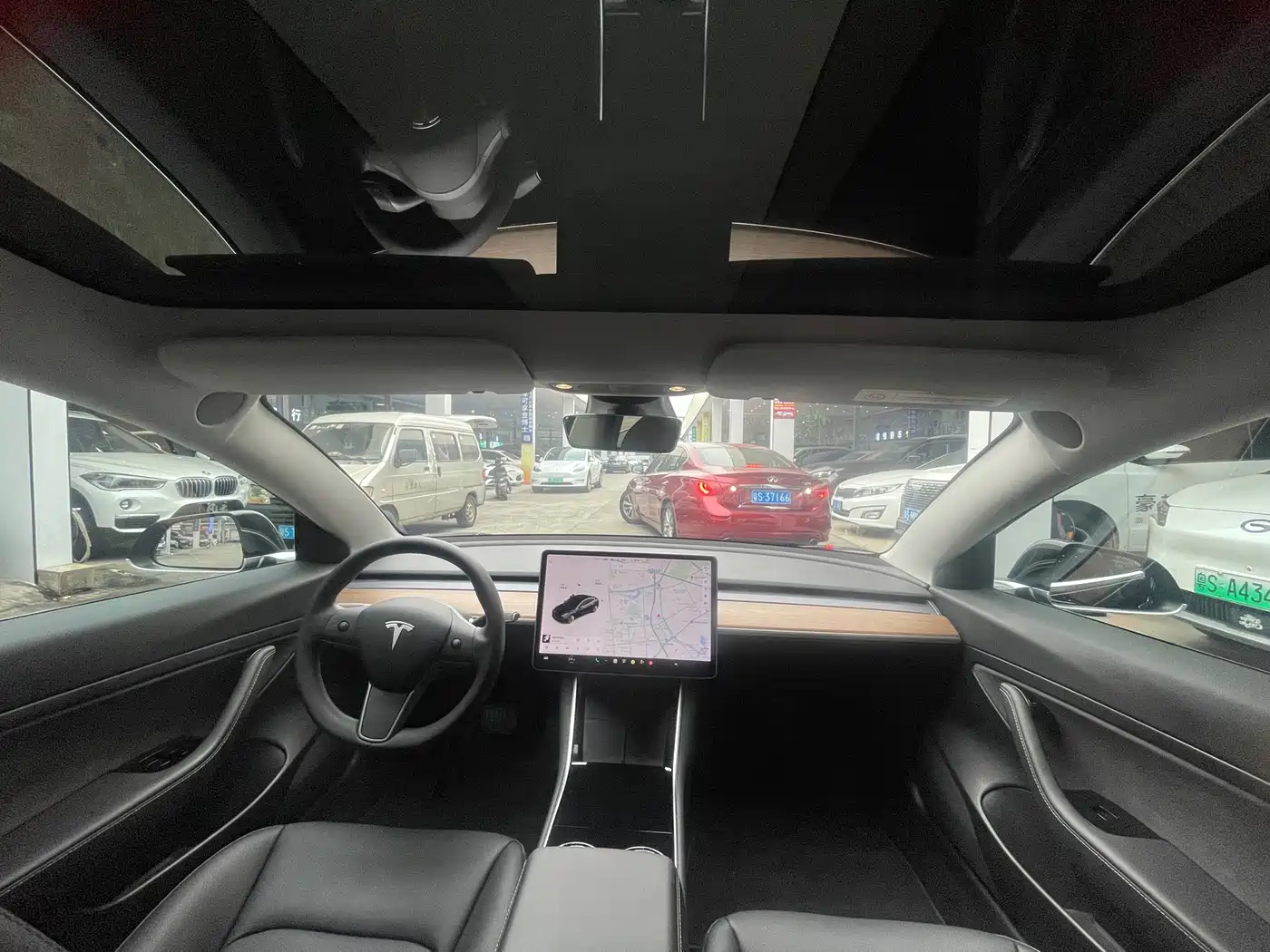 TESLA MODEL 3