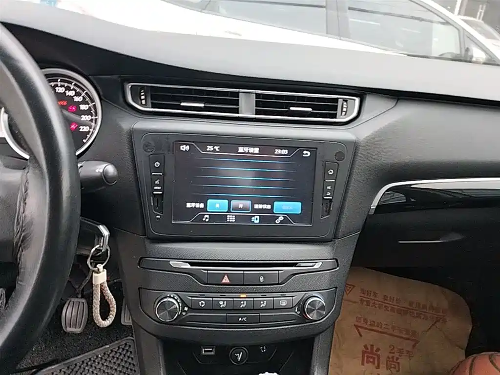 Peugeot 408 2014 1.8L Manual Leading Edition фото 13