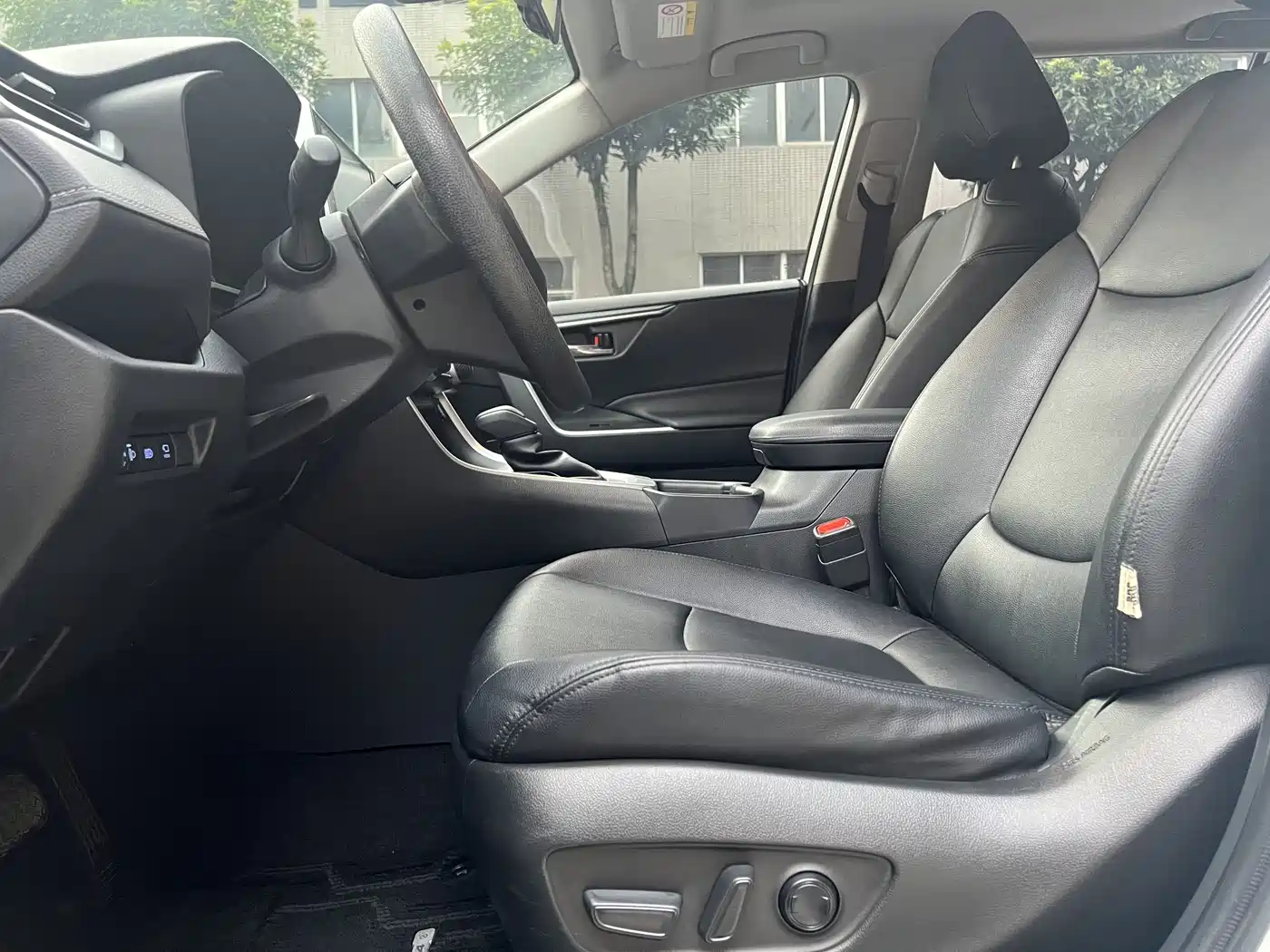 Toyota RAV4 Rongfang 2020 2.0L CVT 2WD Trend Edition фото 4