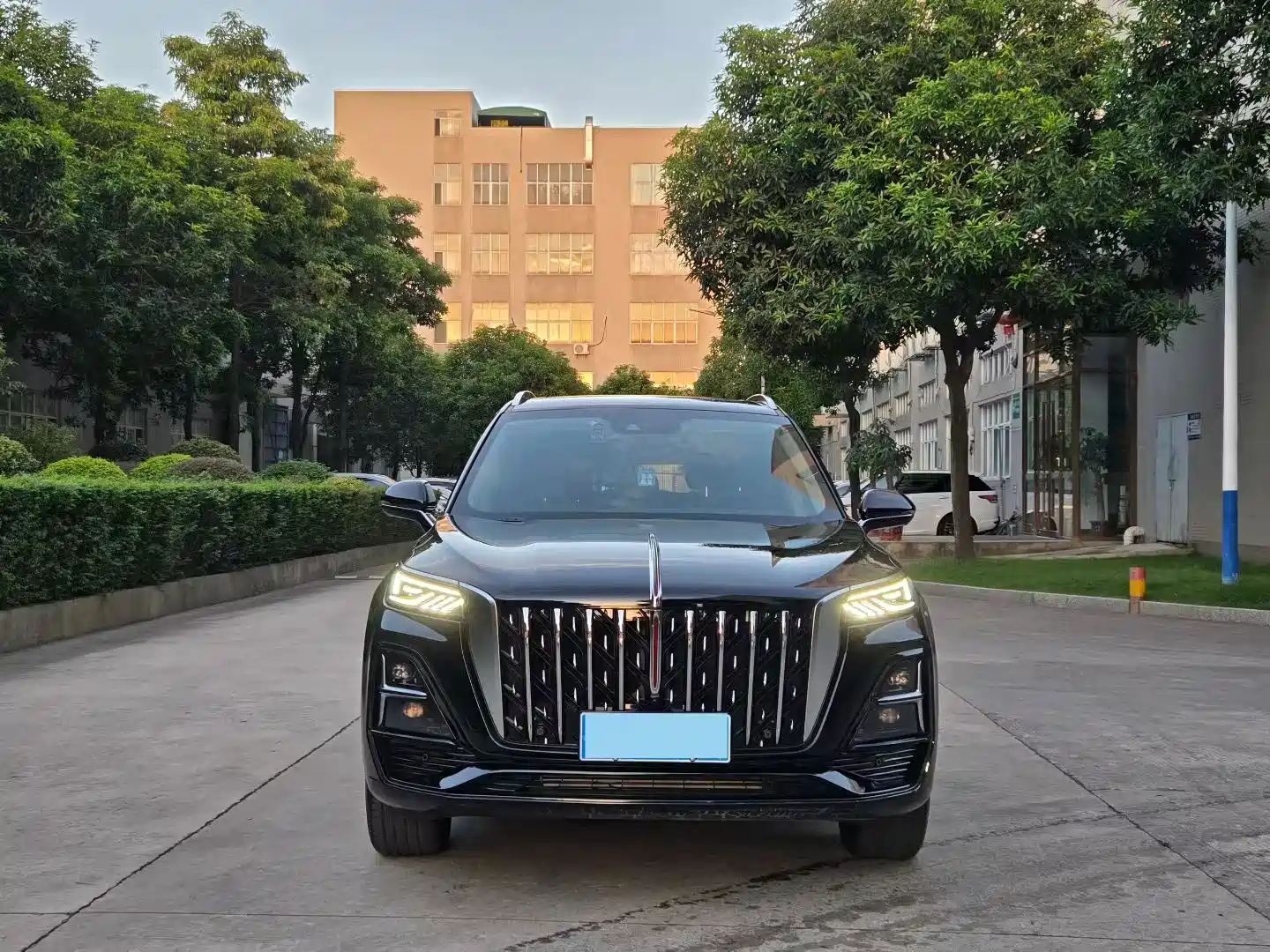 صورة 2 - Hongqi HS5