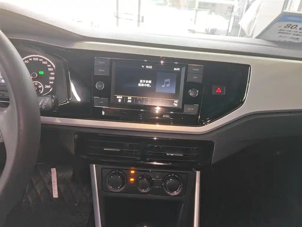 VOLKSWAGEN POLO