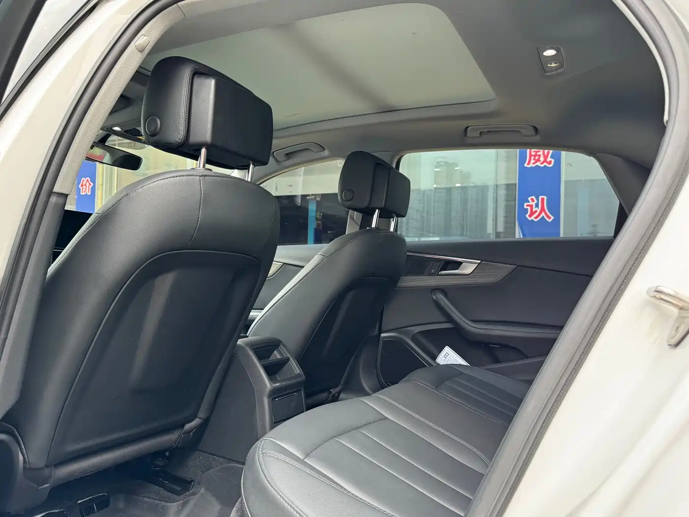 Photo 11 - Audi A4L