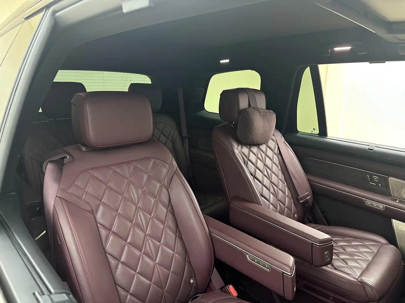 NIO ES8 2025 2025 Model 6-Seat Executive Luxury Edition