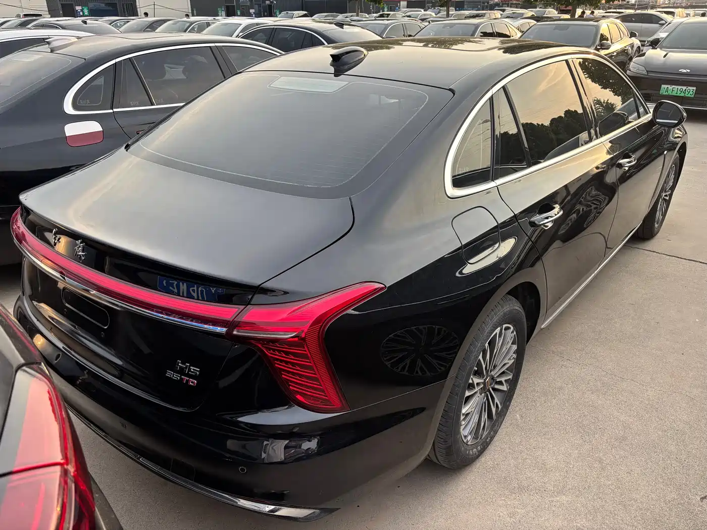 Hongqi H5 2024 1.5T DCT Smart Connect Flag Rhythm Edition фото 8