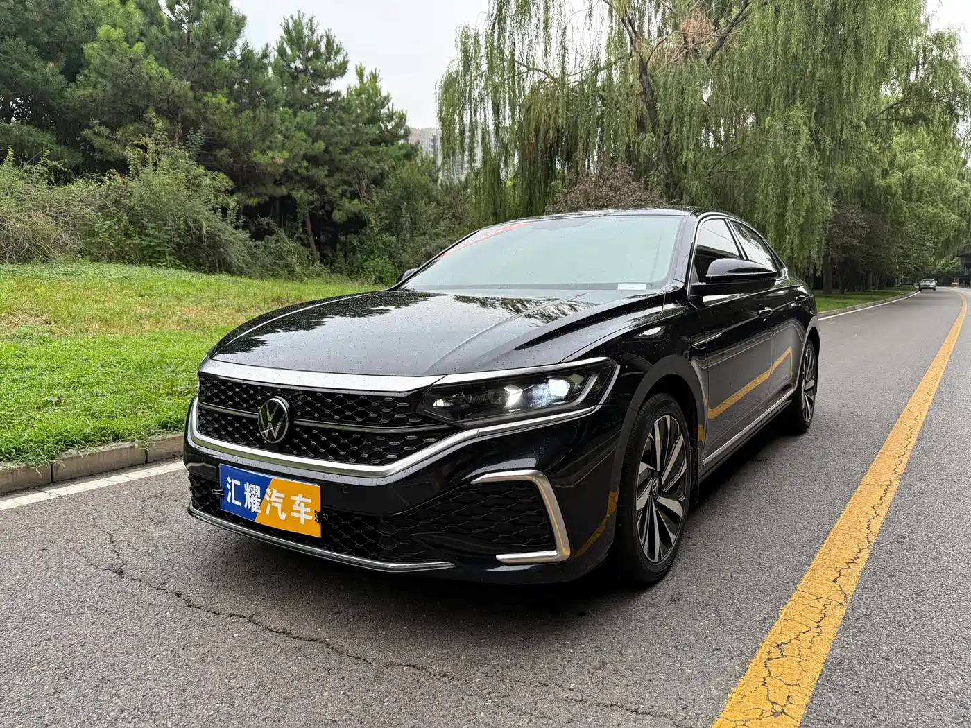 Volkswagen Passat 2023 330TSI Starlight Luxury Edition