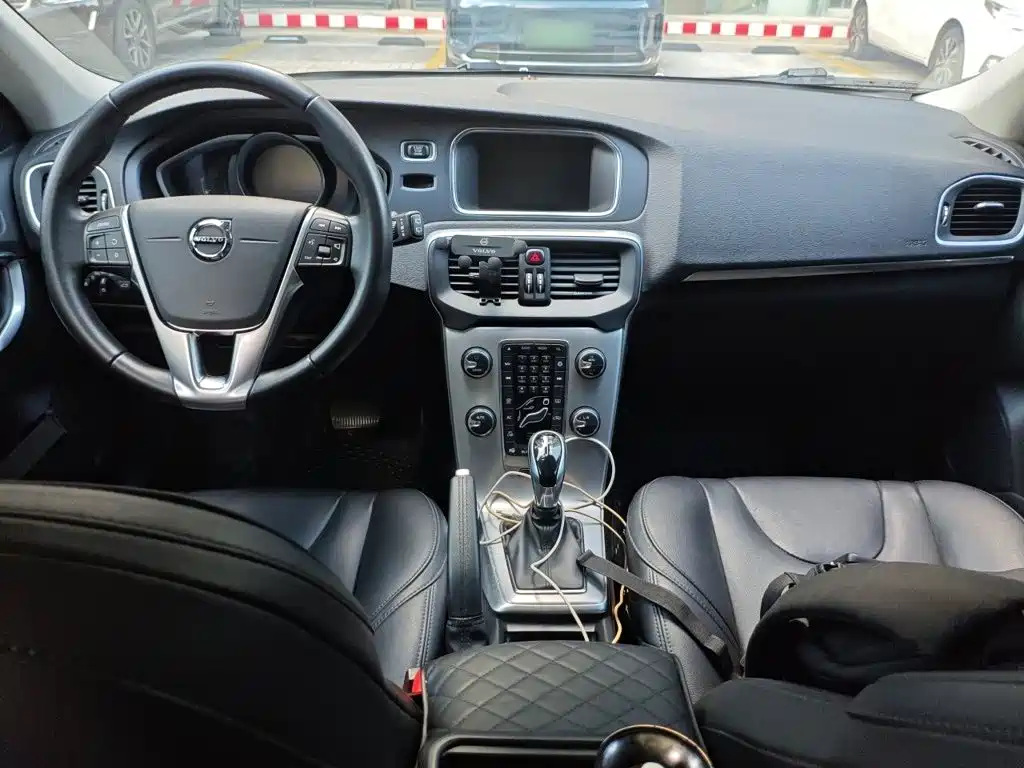 Volvo V40 2018 2018 T3 R-Design Edition