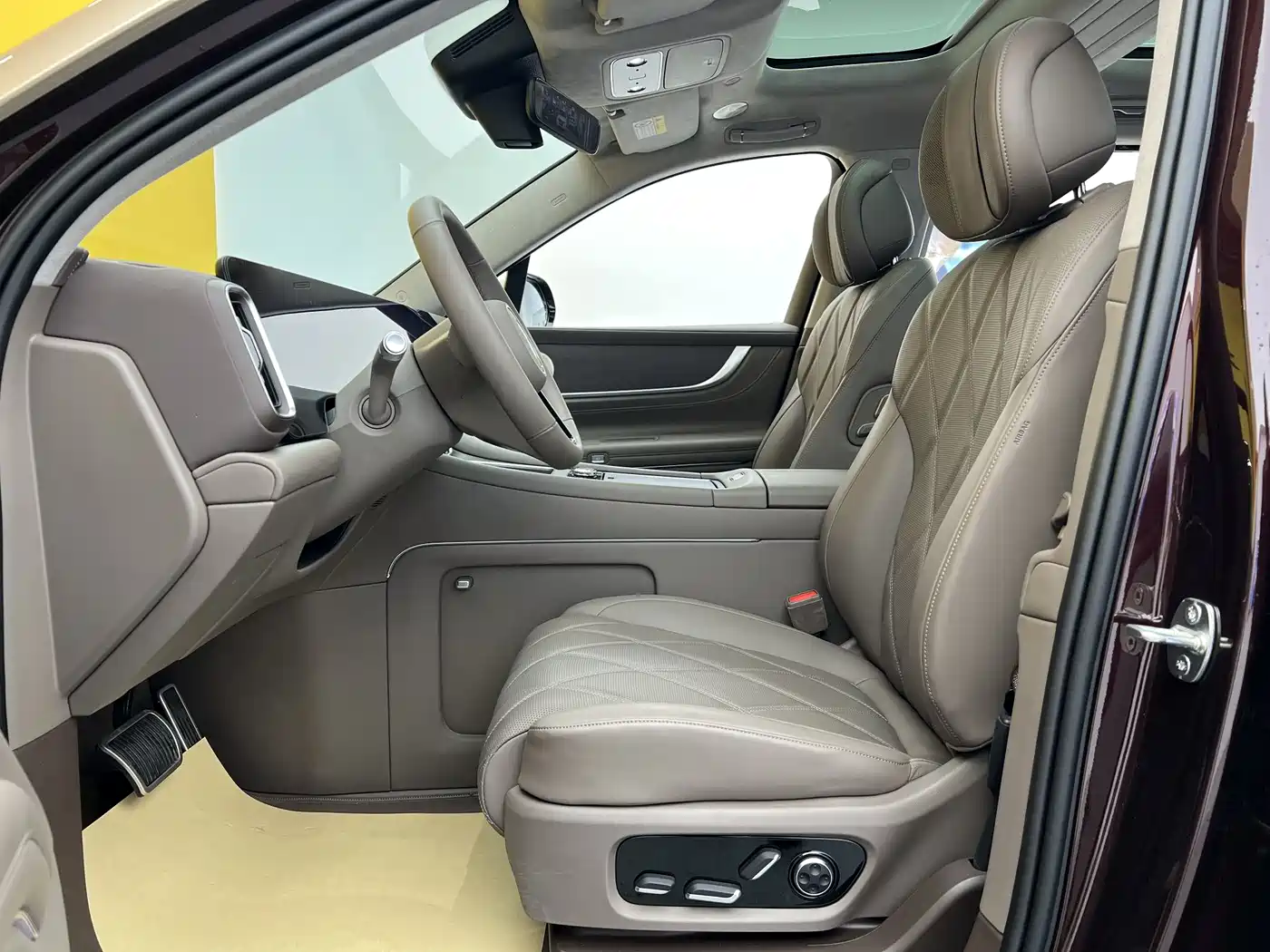AITO Wenjie AITO M9 2025 Extended Range Ultra 52kWh 6-Seater фото 6