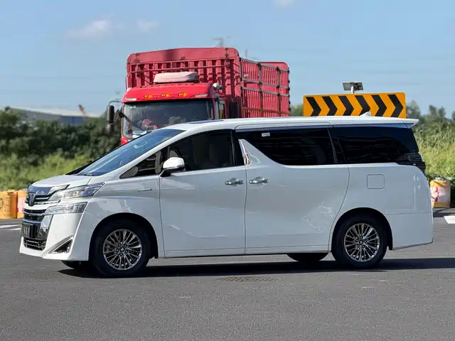 Toyota Vellfire Toyota Crown, гибрид, 2.5L, HV Премиум
