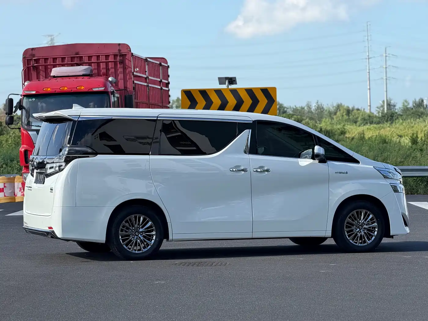 Toyota Vellfire 2023 2021 Crown Hybrid 2.5L HV Premium Edition