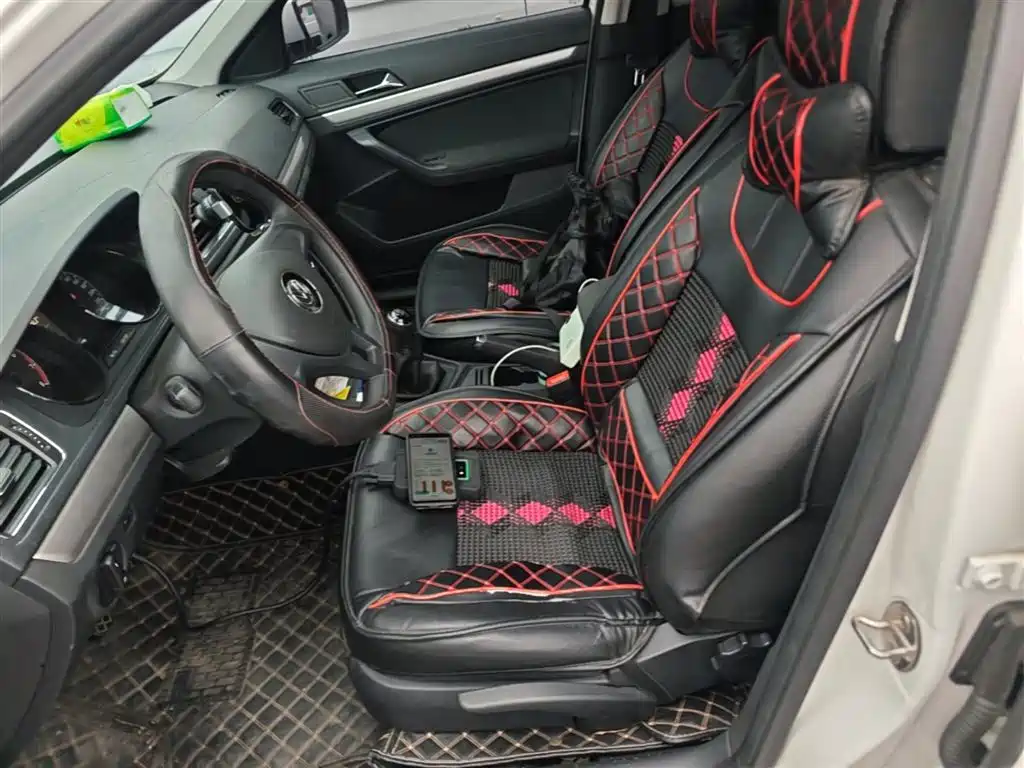 Volkswagen Lavida 2017 1.6L Manual Trend Edition фото 15