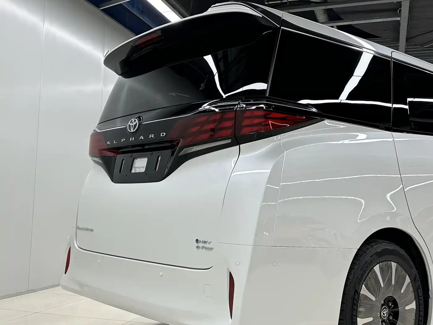 Toyota Alphard 2024 Hybrid 2.5L Ultimate Enjoyment Edition фото 5