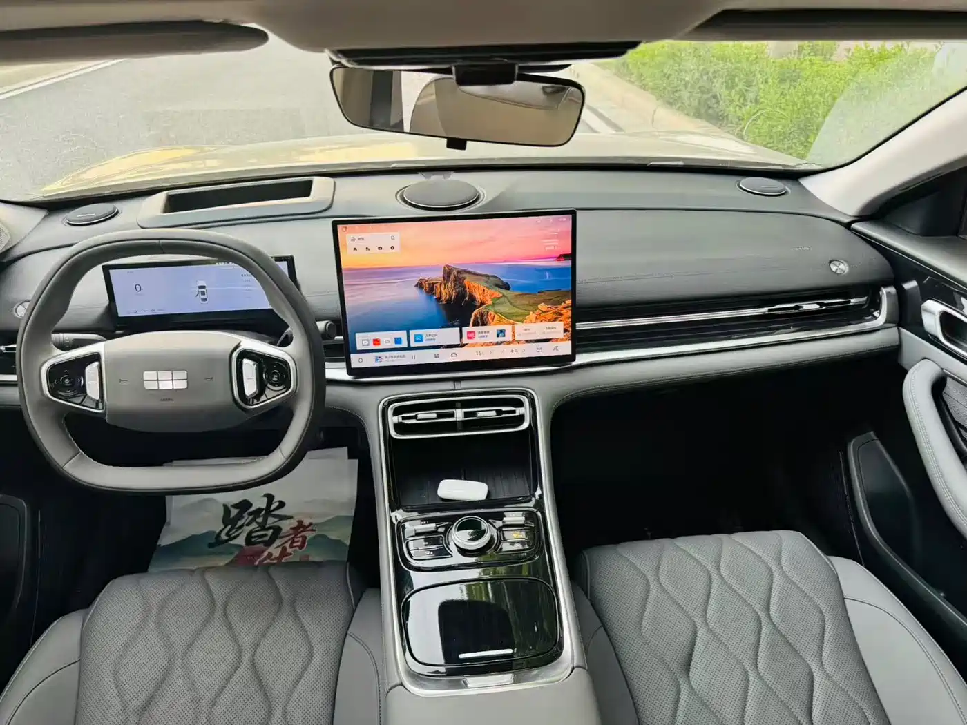 Geely Galaxy Galaxy A7 2025 EM-i 150km Long Voyage Edition фото 6
