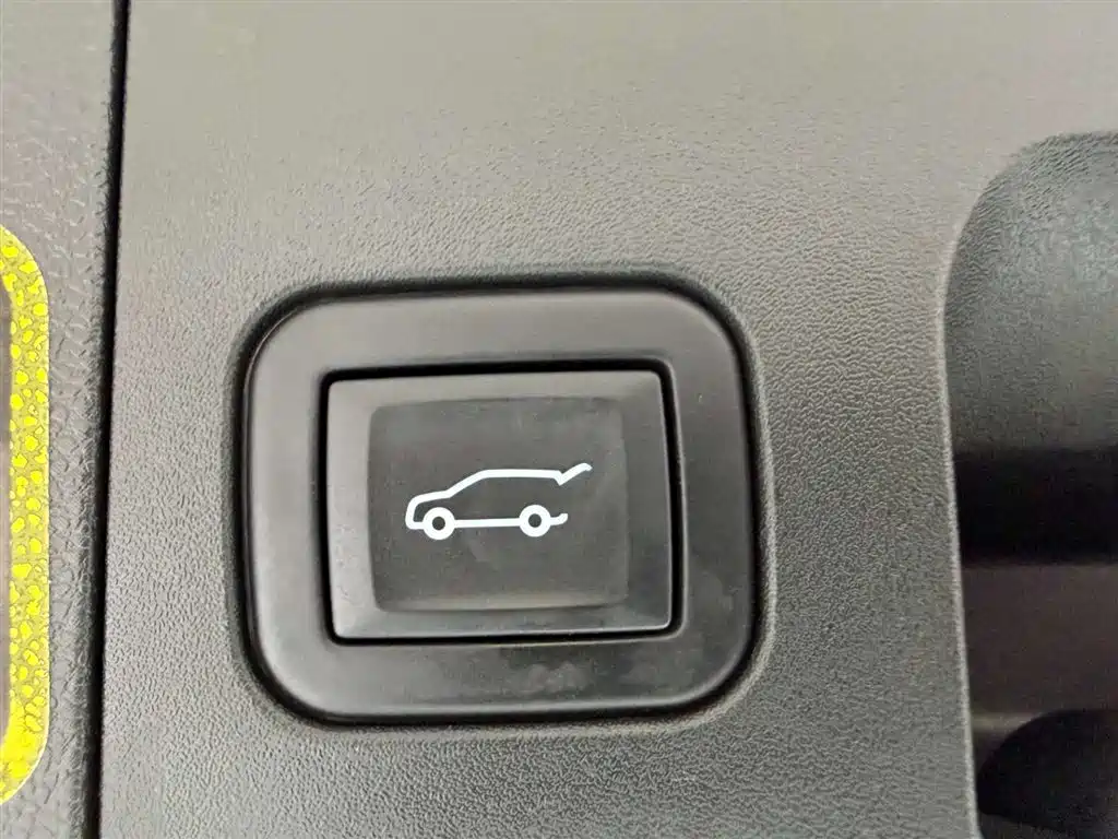 Cadillac XT4 2023 28T 2WD Premium фото 28