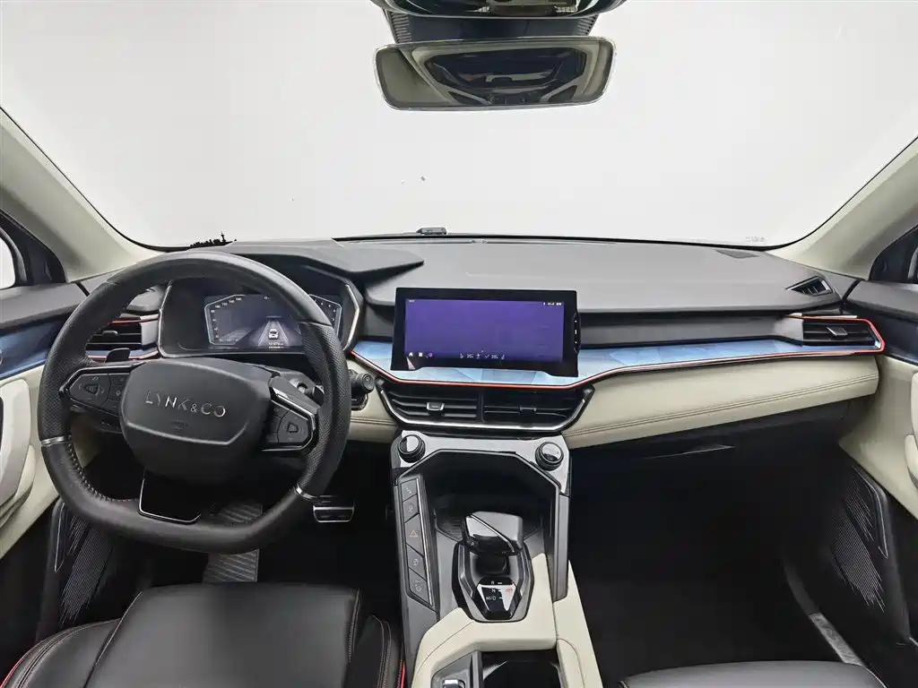 Lynk & Co 06 2020 1.5T Halo фото 5