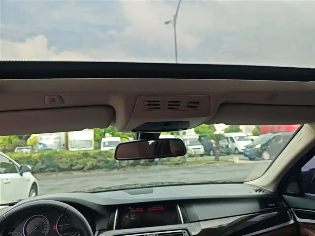 BMW 5 Series 2014 528Li Leading Edition фото 14