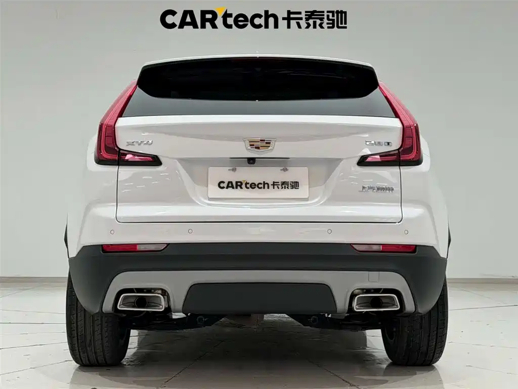 CADILLAC XT4