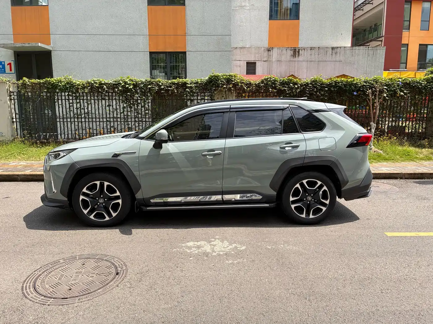 Toyota RAV4 Rongfang 2020 2.0L CVT 4WD Premium Edition фото 4