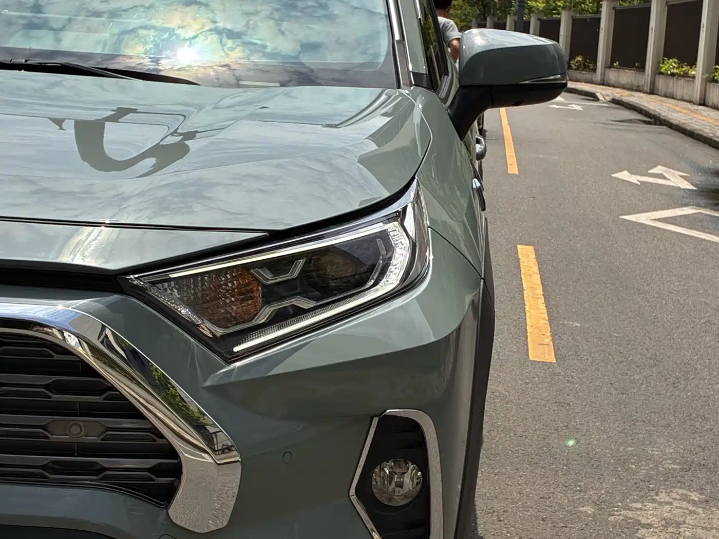 Toyota RAV4 Rongfang 2020 2.0L CVT 4WD Premium Edition фото 7