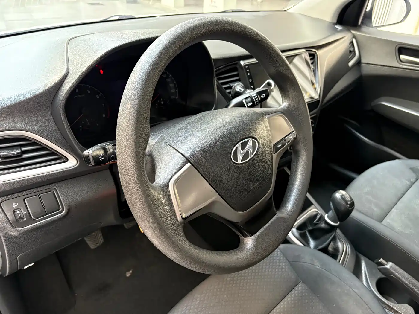 Hyundai Verna 2016 1.4L Manual Cool Edition GLS фото 7