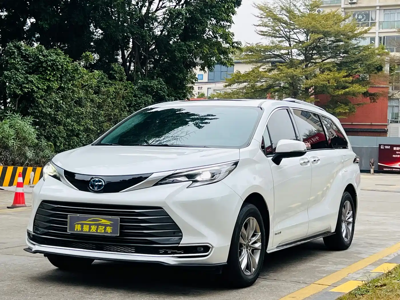Toyota Toyota Sienna 2023 2.5L Hybrid Luxury Edition