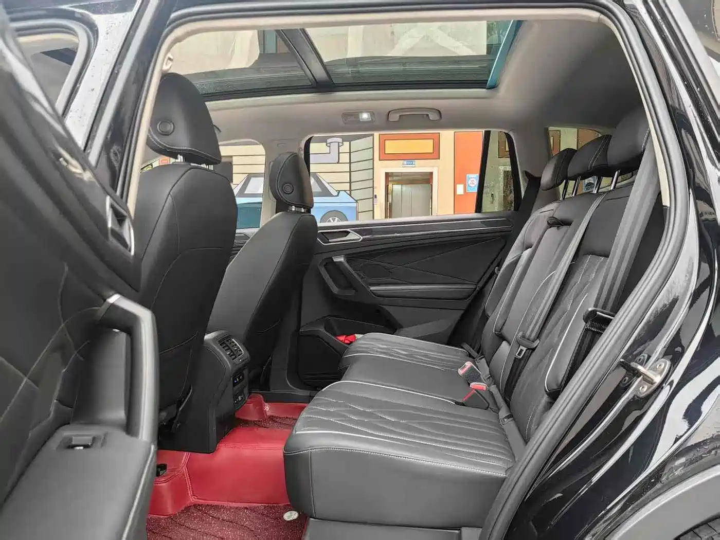 Volkswagen Tiguan L 2022 330TSI Auto 2WD R-Line Premium Edition фото 6