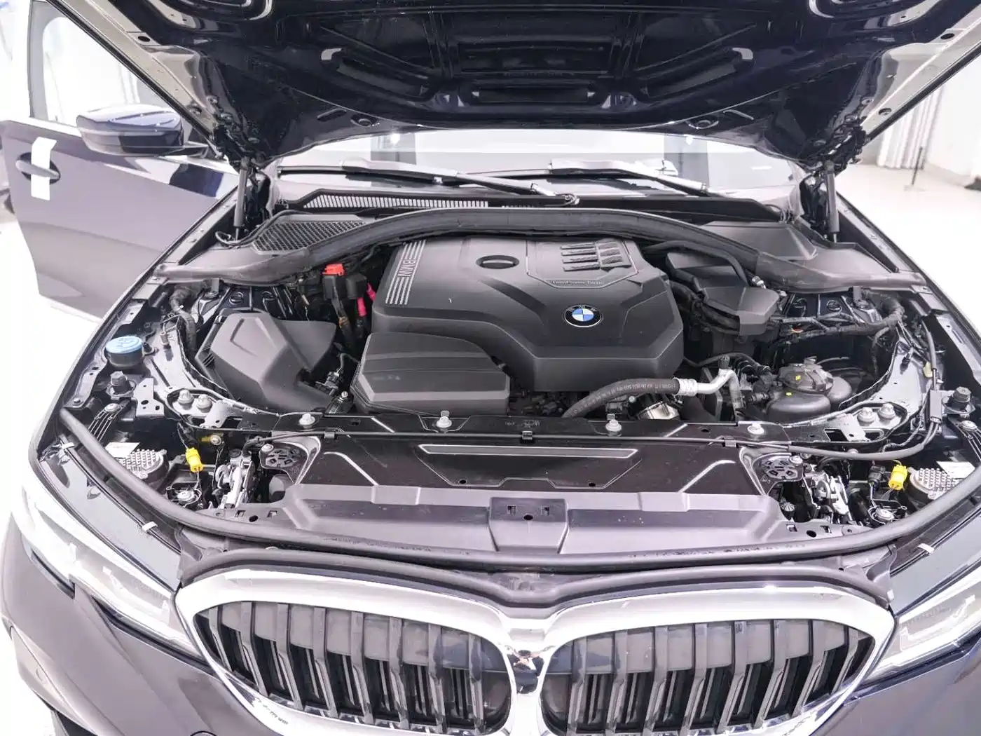 BMW 3 Series 2022 325Li M Sport Package фото 25