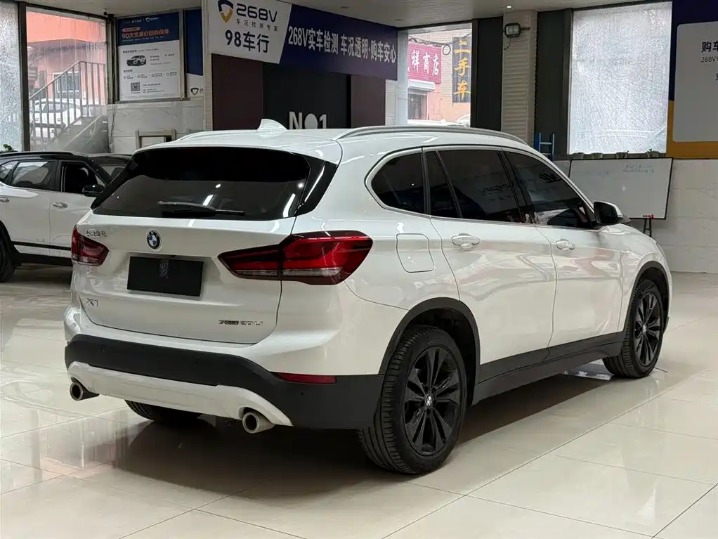 BMW X1 2022 sDrive20Li Fashion фото 4